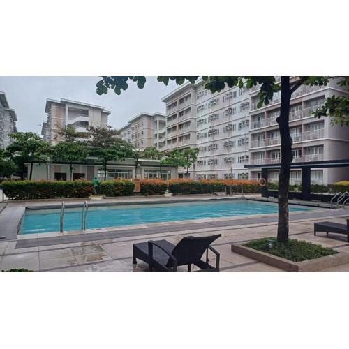 Condo Studio with Pool for Staycation