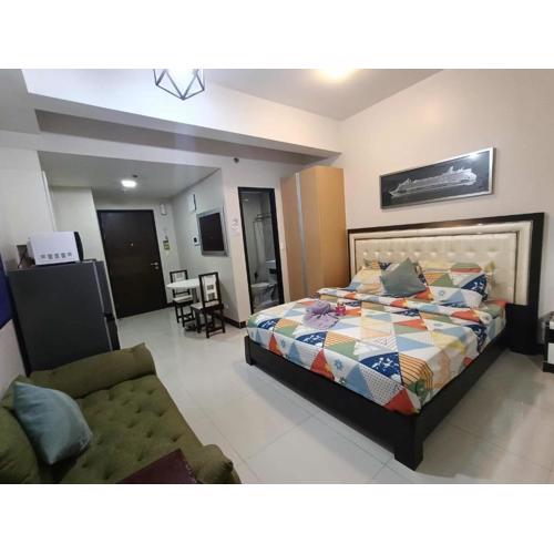 Condo Unit walking distance to Manila Airport (NAIA Terminal 3)