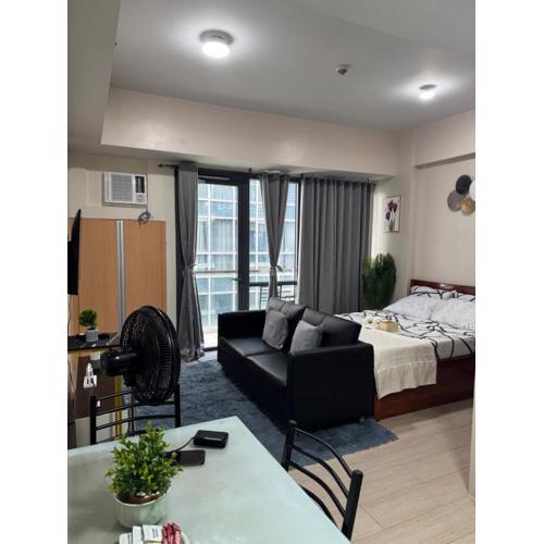 Condo with Balcony across NAIA Terminal 3