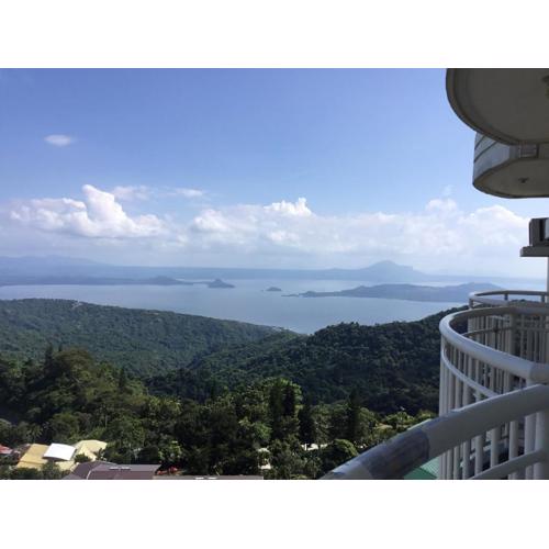 Condo with Free Swimming Pool & Viewing Deck