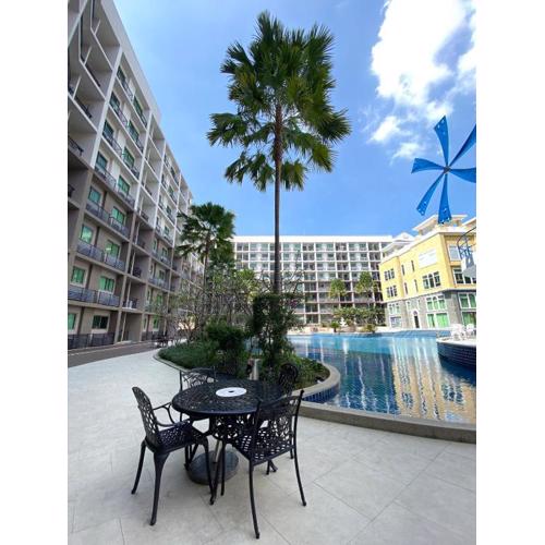 Condo With Gorgeous Pool