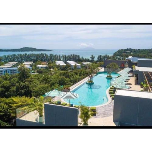 Condo with Roof top sea view