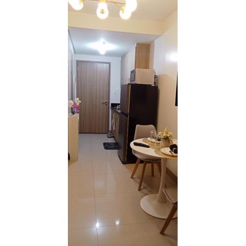 Condominium Staycation Near MOA & Airport
