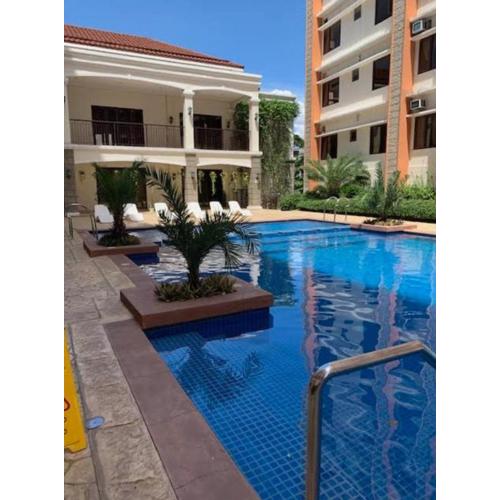 Condotel Near NAIA - massage chair footspa, dance revo, small pet allowed
