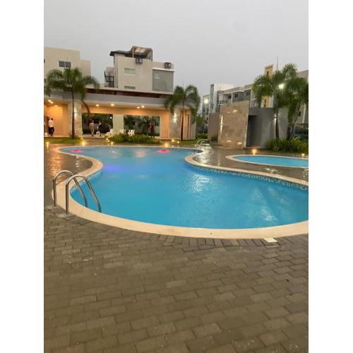 Confortable apartamento de 3 tres habitaciones, con hermosa vista de area verde, ademas de piscinas y juegos infantiles en area recreativa