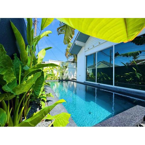 Contemporary 3bd Safari Pool Villa Near Nai Yang Beach