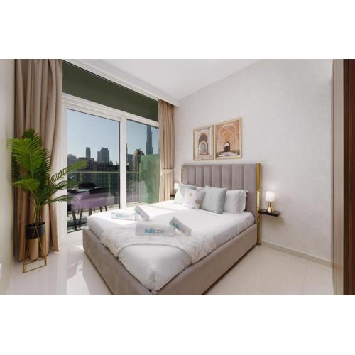 Contemporary Apartment with Burj Khalifa View
