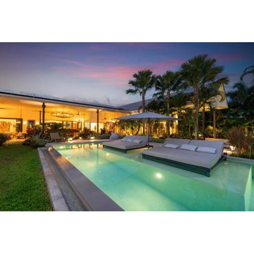Contemporary Eden - Villa Jeladore, 5BR, Garden & Pool, near Laguna