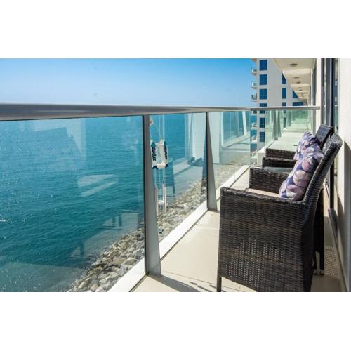 Contemporary Full Ocean View Apartment