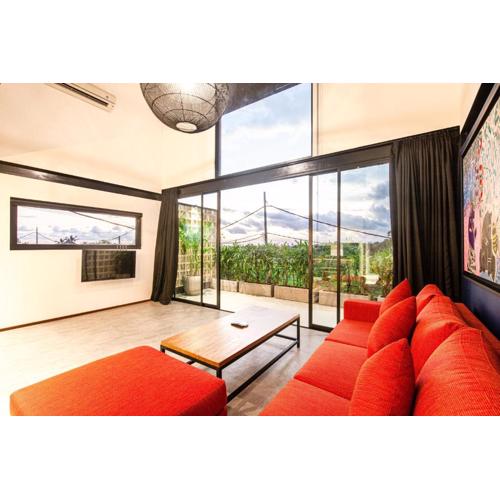 Contemporary Loft 200m From Canggu Shoreline