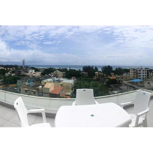 Contemporary Seaview Apartment in Flic en Flac + pool