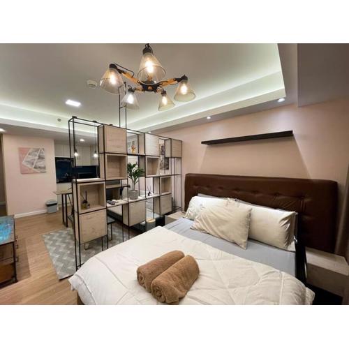 Contemporary Studio Unit at Abreeza with parking