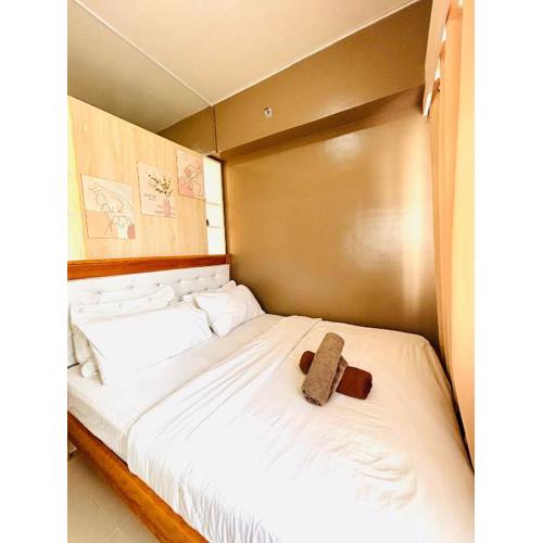 Convenient City Hub with Relaxing Interior