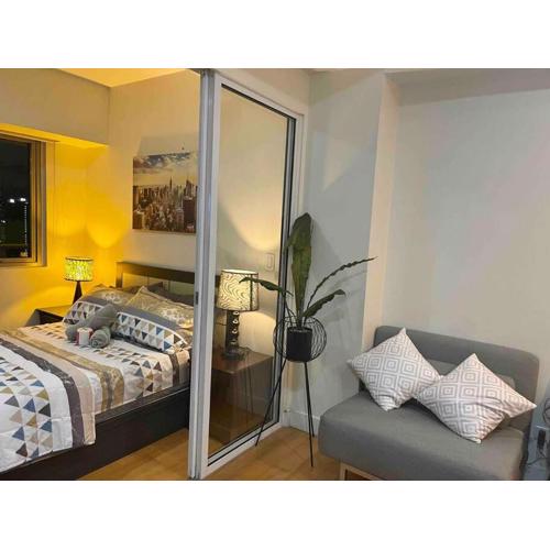 Cool 1BR Acqua Livingstone w/ Netflix, Pool & Gym