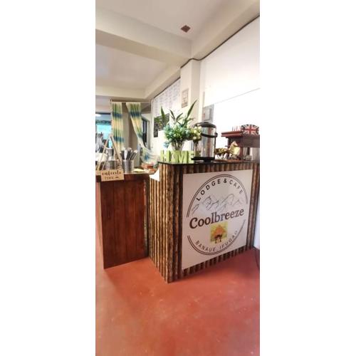 Cool Breeze Lodge and Cafe