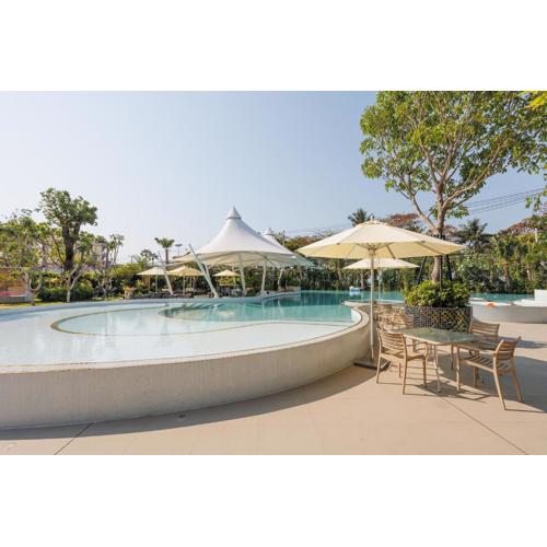 Copacabana Beach Jomtien 4578 By Pim