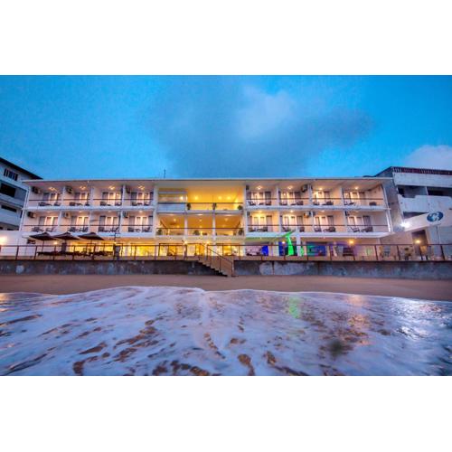 Coral Rock by Bansei