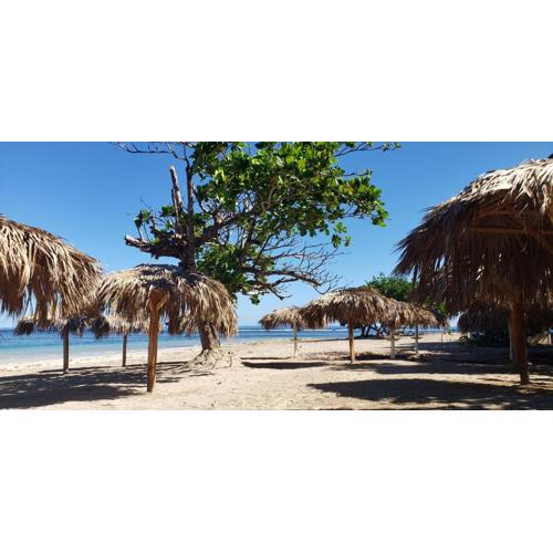 Costambar Beachside Apartment with Pool