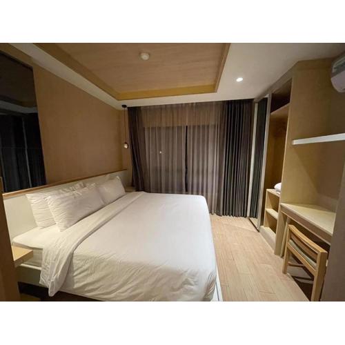 Cosy 1BD Condo 200m from the beach