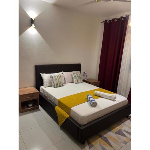 Cosy 3 Bedroom apartment with pool, AC, washing machine, hot water n near mall