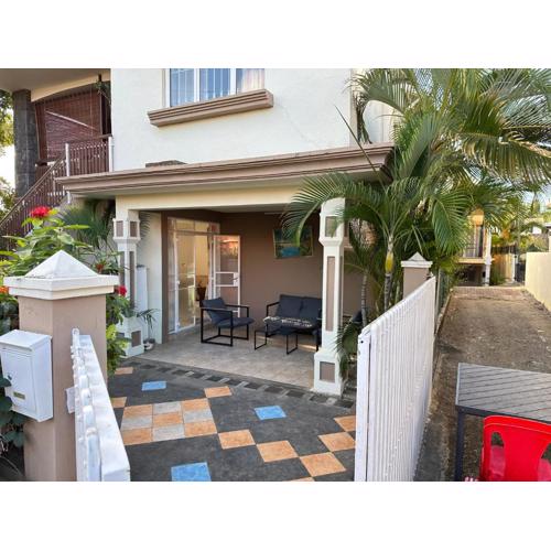 Cosy appartement rez-de-chaussée 3 Chambres à coucher Proche de la plage