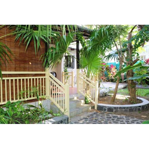 Cosy House in Blue Bay with Private Parking and Terrace