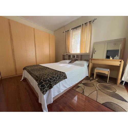 Cosy Two-Bedroom Apartment