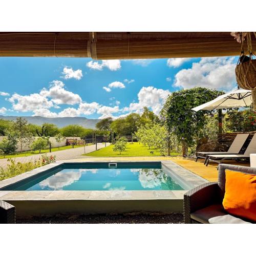 Cottage for Couples with Pool, BBQ and views