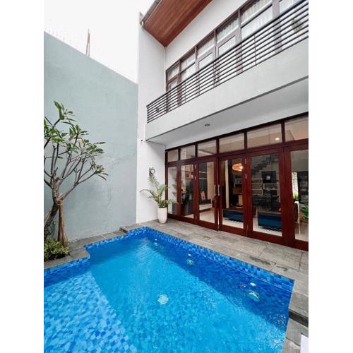 Cottonwood 4BR Villa Sutami with Pool Netflix BBQ