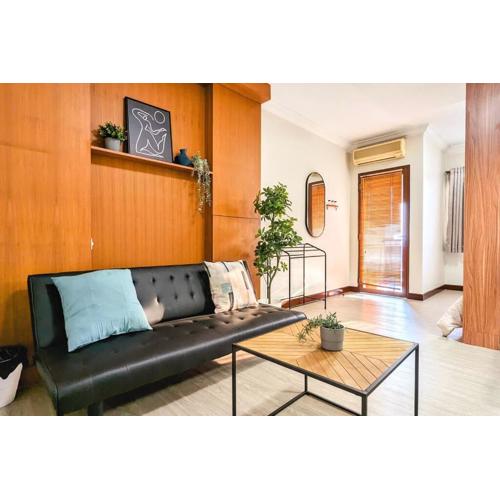 Cottonwood Midcentury Apartment at Majesty 811