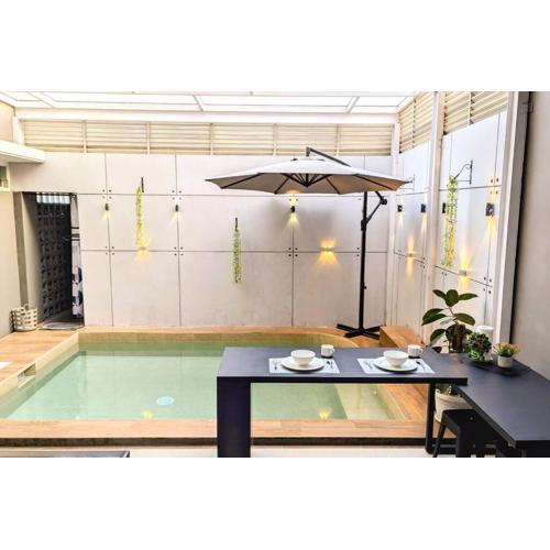 Cottonwood Villa Kuantan Jogja - Pool Netflix Gym