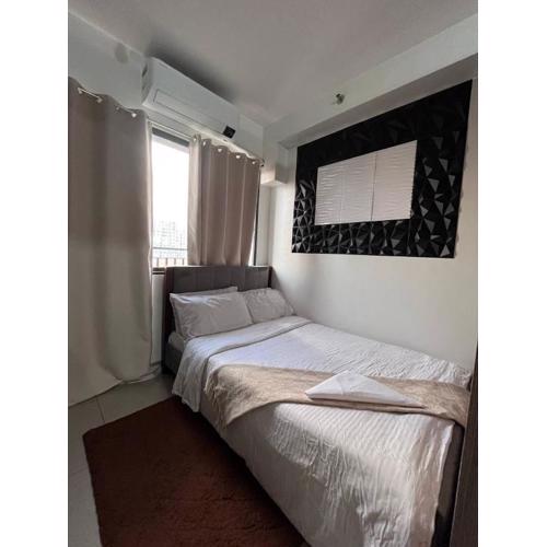 Couple or Barkada Room