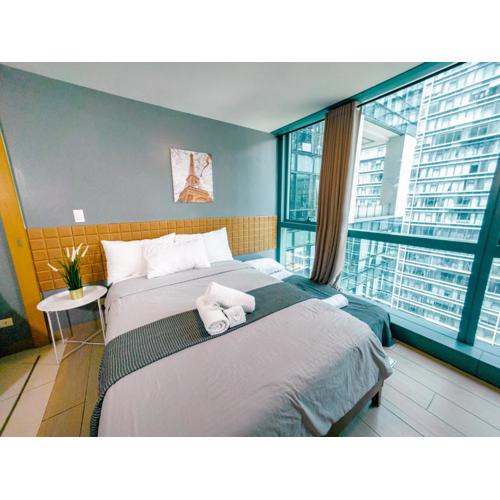 Cozi Family or business suite near Mitsukoshi BGC wifi pool