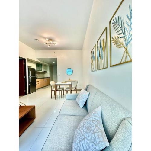 Cozi Uptown 1br suite Mitsukoshi Mall BGC