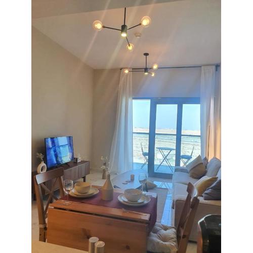 Cozy 1-bedroom apartment in Dubai South with Pool