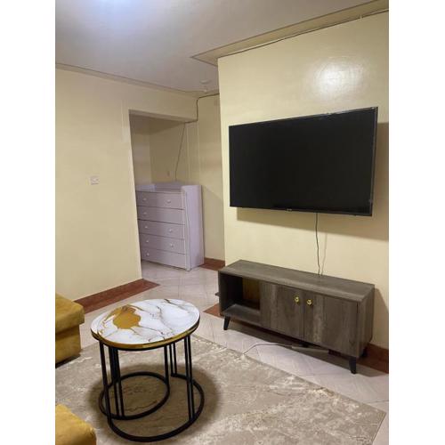 Cozy 1 bedroom Apartment in South b