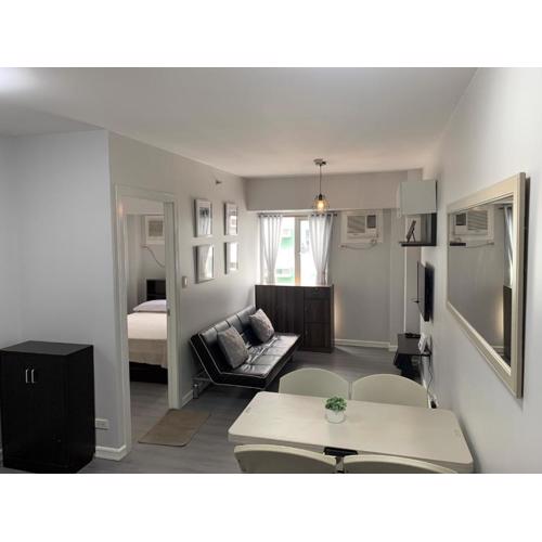 Cozy 1 Bedroom near Alabang Town Center and Molito with Wifi and Netflix