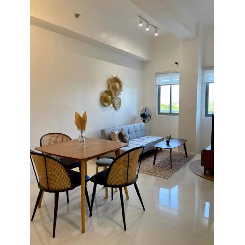 Cozy 1 Bedroom with Sunset View in Balcony