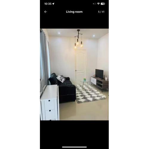 Cozy 1-Br Home-Away-from-Home