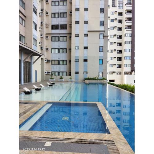 Cozy 1233 the persimmon studio near sm and ayala