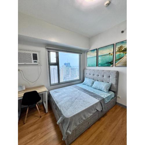 Cozy 1BR Condo in Manila Near US Embassy and Robinsons Place Manila