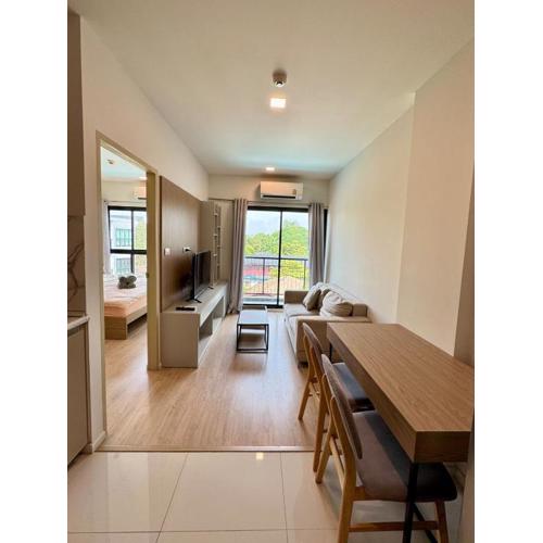 Cozy 1BR in Jed Yod -Pool View & Convenience Hub