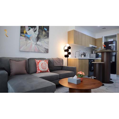 Cozy 1BR Oasis in Masdar City - Pool Access & Easy Airport Reach