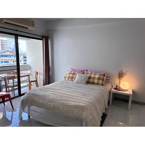 Cozy 1br walk to BTS and Airport Rail Link Close to Malls M11