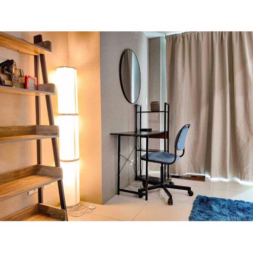 Cozy 1BR with Balcony and Netflix in Uptown BGC