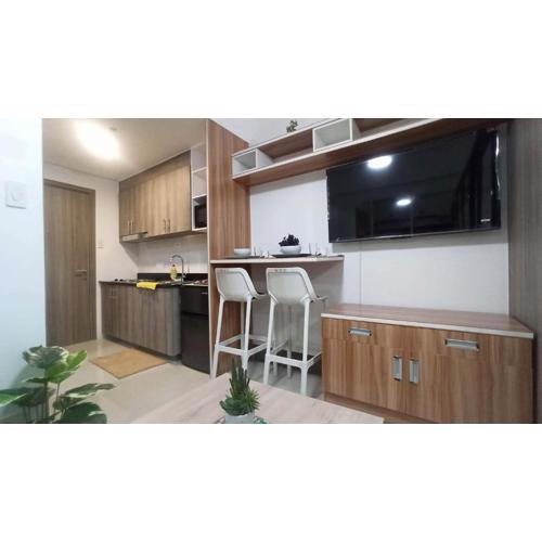 Cozy 1Br with Netflix & Balcony Pool View Condo