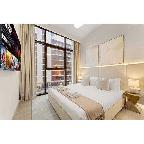 Cozy 1BR with Pool View & Balcony