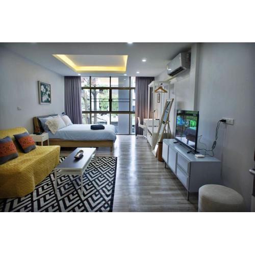 Cozy 2 bed room full furnished Town House near airport