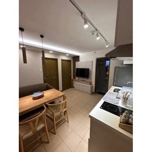 Cozy 2 Bedroom End Unit