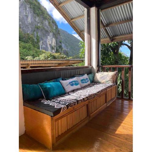 Cozy 2 bedroom Unit, Free gym use, Kitchenette